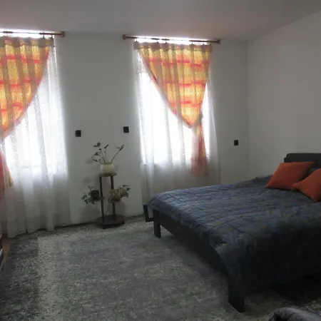 Bercsenyi Vendeghaz Guest house *